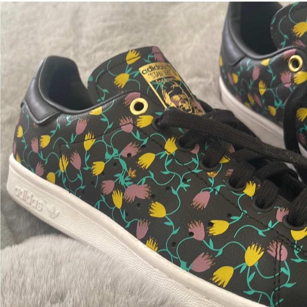 Size 9 Adidas Like  NEW.  Stan Smith - Picture 5 of 6